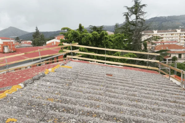 Intervento di smaltimento amianto su copertura